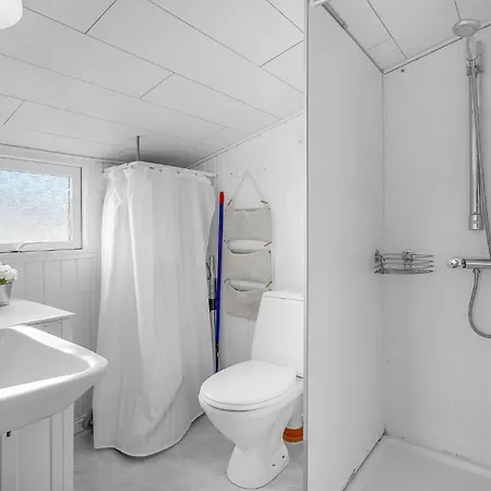 One Bedroom Stunning In Сasa de vacaciones *