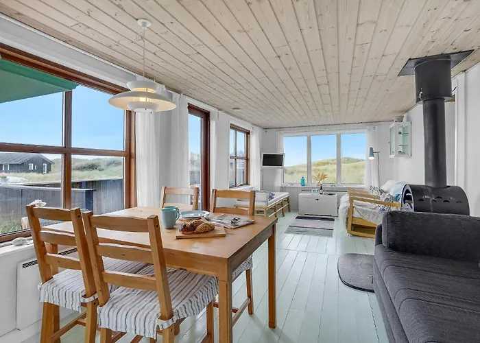 One Bedroom Stunning In *